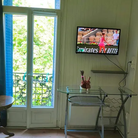 Cosy à Néris-les-bains - 30 M² - Parking Apartamento *